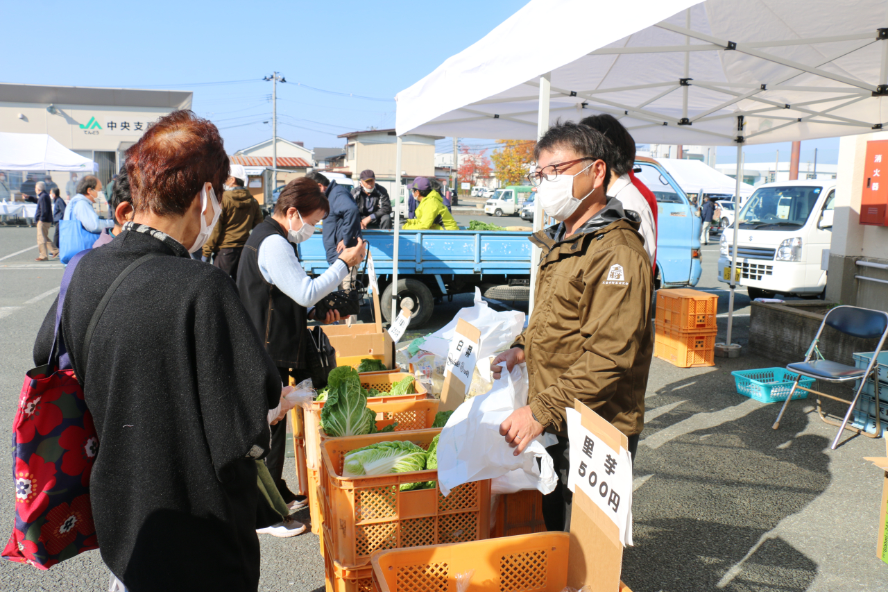 地域の人で大賑わい！<br>天童市農畜産物販売会